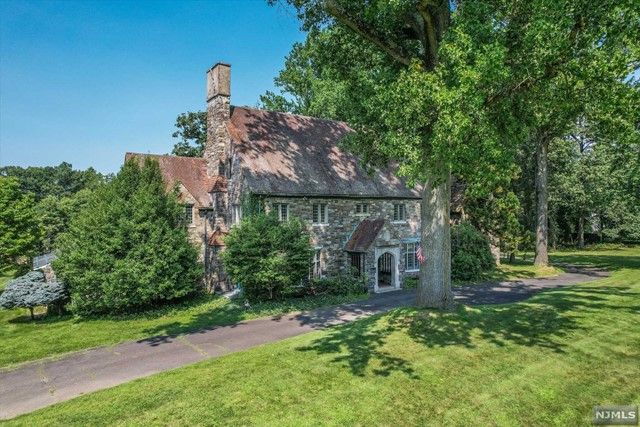 155 Chestnut Ridge Road, Saddle River, NJ 07458
