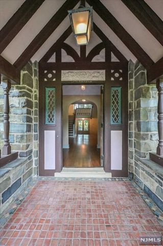 155 Chestnut Ridge Road, Saddle River, NJ 07458