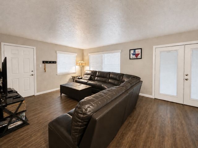 154 Harbor Drive, Gun Barrel City, TX 75156
