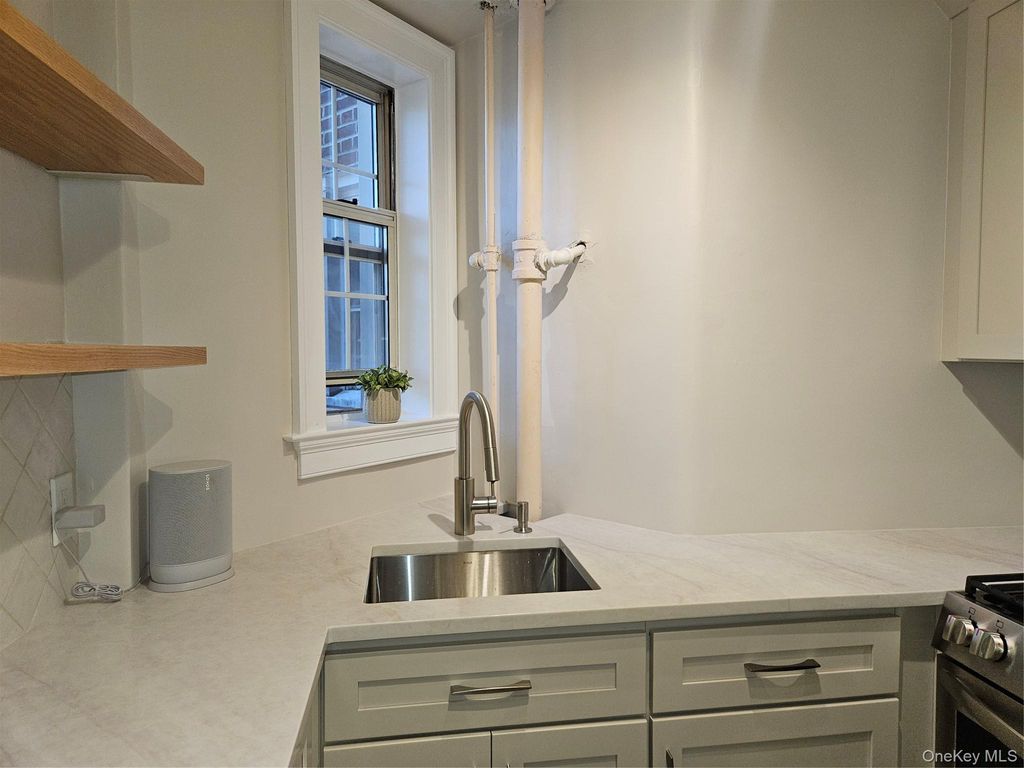 208 Centre Ave 4-B, New Rochelle, NY 10805 — photo 3