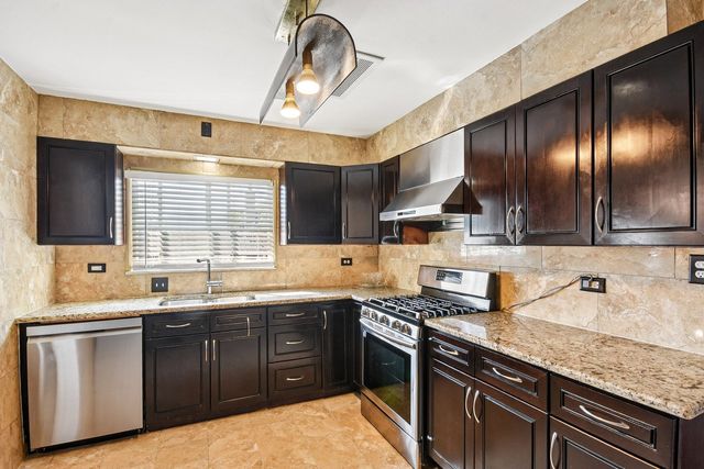 719 N Elmhurst Avenue, Mount Prospect, IL 60056