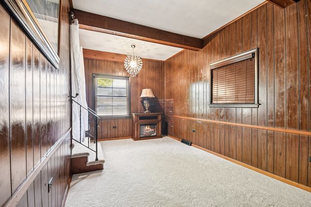 719 N Elmhurst Avenue, Mount Prospect, IL 60056