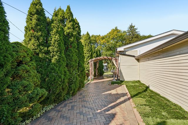 719 N Elmhurst Avenue, Mount Prospect, IL 60056