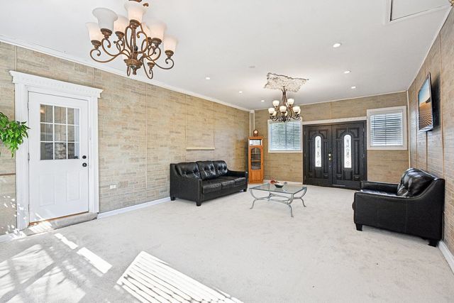 719 N Elmhurst Avenue, Mount Prospect, IL 60056