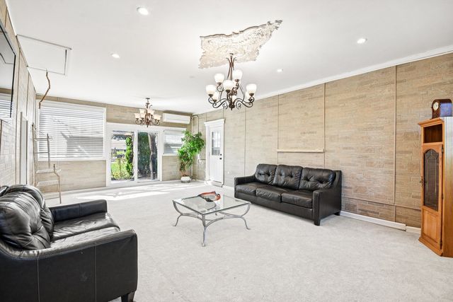 719 N Elmhurst Avenue, Mount Prospect, IL 60056