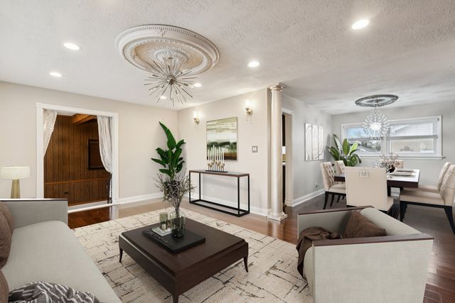 719 N Elmhurst Avenue, Mount Prospect, IL 60056