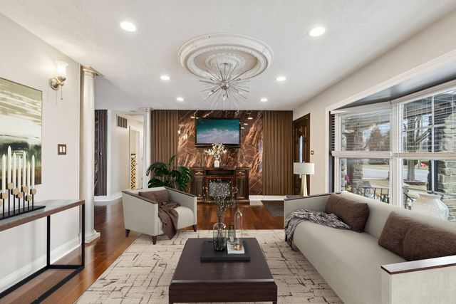 719 N Elmhurst Avenue, Mount Prospect, IL 60056