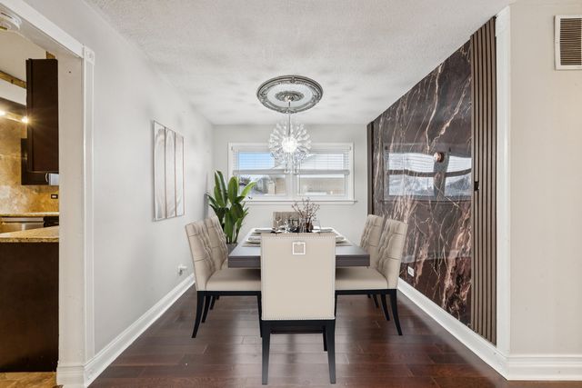 719 N Elmhurst Avenue, Mount Prospect, IL 60056