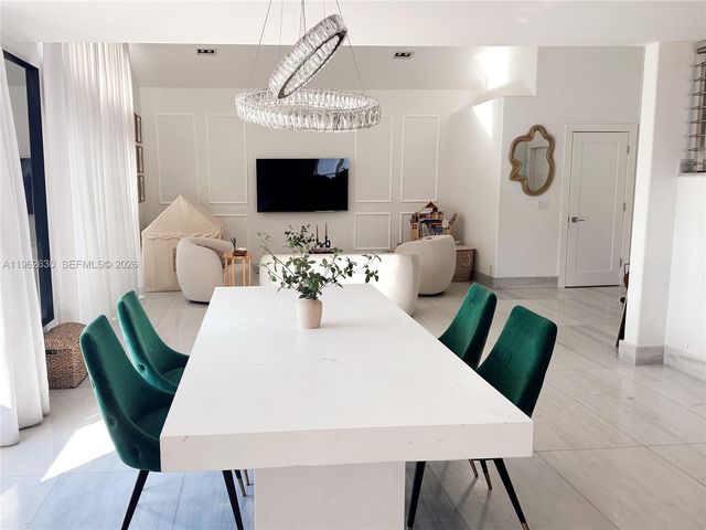 3340 SW 50th St, Hollywood, FL 33312