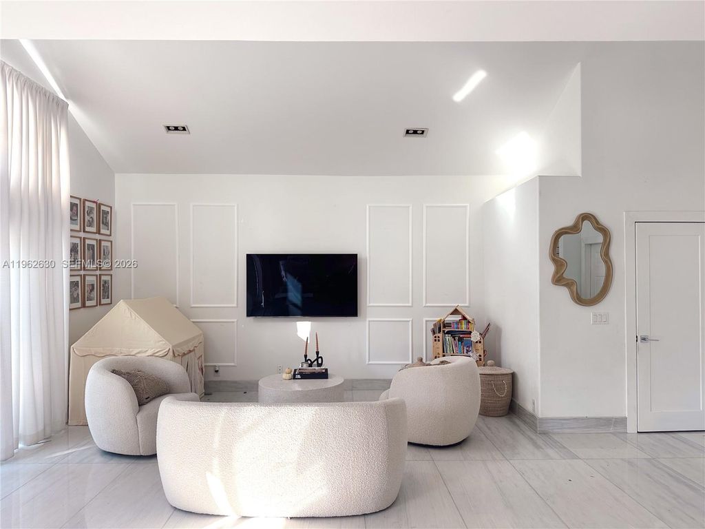 3340 SW 50th St, Hollywood, FL 33312