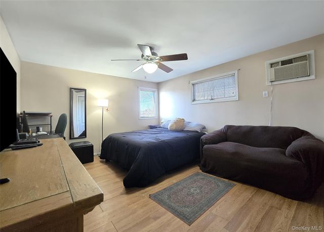 5 South Lane, Levittown, NY 11756