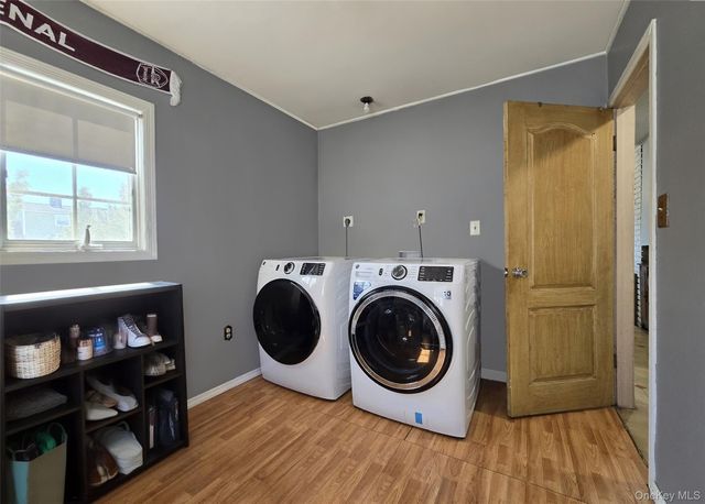 5 South Lane, Levittown, NY 11756