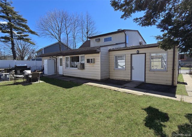 5 South Lane, Levittown, NY 11756