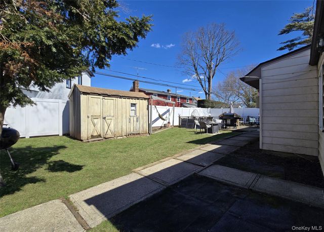 5 South Lane, Levittown, NY 11756