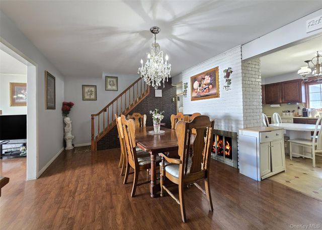 5 South Lane, Levittown, NY 11756