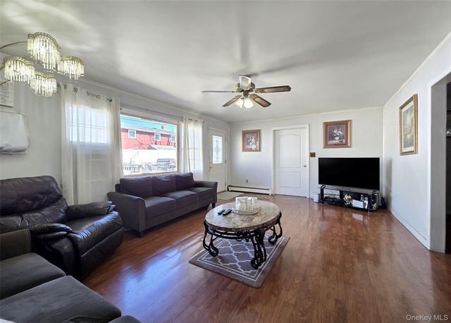 5 South Lane, Levittown, NY 11756