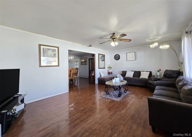 5 South Lane, Levittown, NY 11756