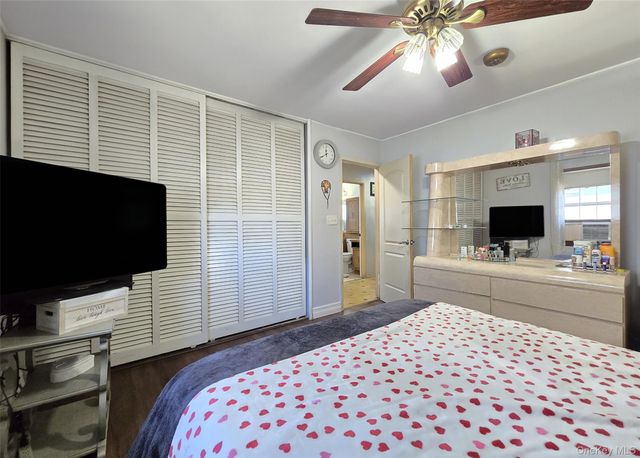 5 South Lane, Levittown, NY 11756