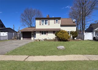 5 South Lane, Levittown, NY 11756