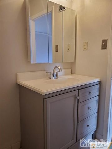 147 Overlook Court 1471, Woodbridge Proper, NJ 07095