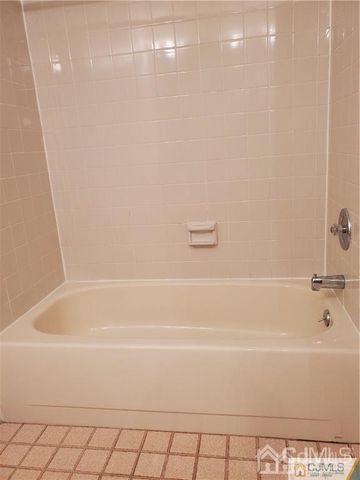147 Overlook Court 1471, Woodbridge Proper, NJ 07095