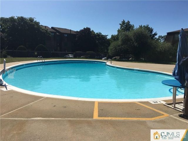 147 Overlook Court 1471, Woodbridge Proper, NJ 07095