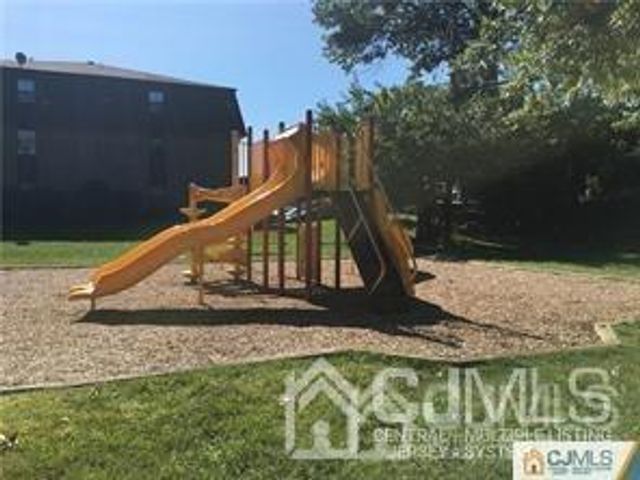 147 Overlook Court 1471, Woodbridge Proper, NJ 07095