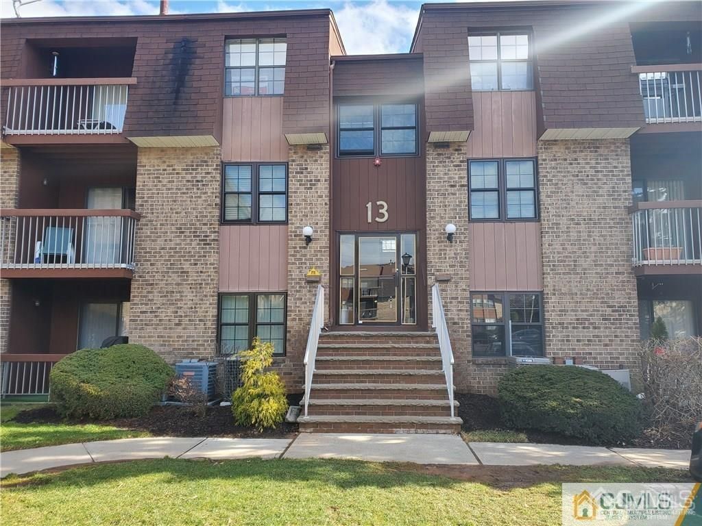 147 Overlook Court 1471, Woodbridge Proper, NJ 07095