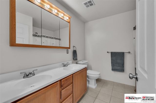 19508 Stanford Lane 5, Roseville, MI 48066