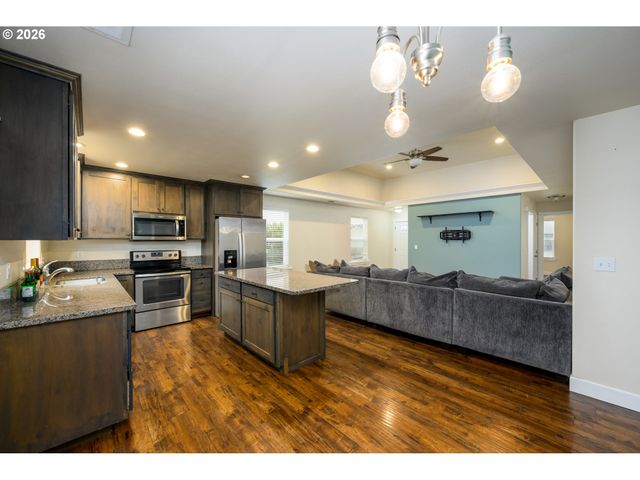 110 TERESA Ln, Winston, OR 97496