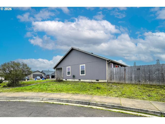 110 TERESA Ln, Winston, OR 97496