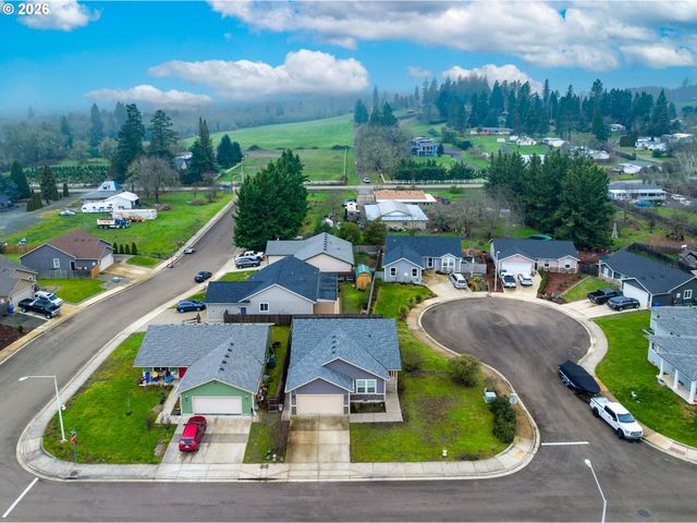 110 TERESA Ln, Winston, OR 97496