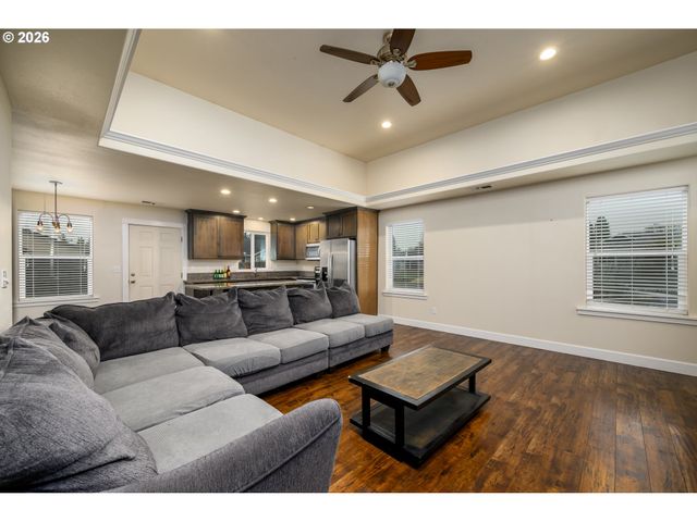 110 TERESA Ln, Winston, OR 97496