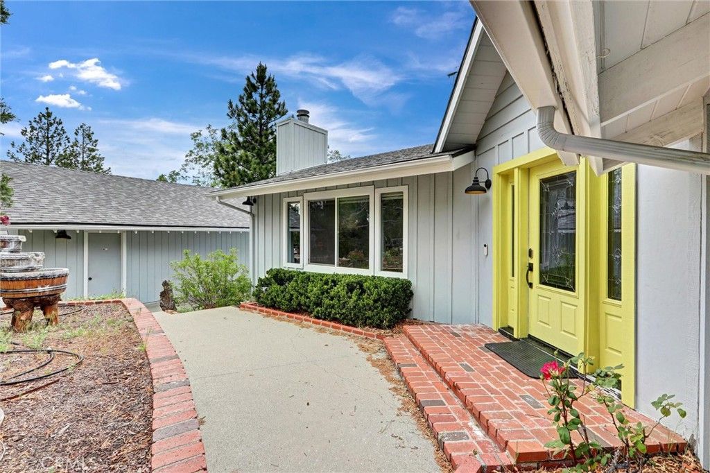 Image 29 of property listing at 30396 Live Oak Drive, Running Springs, CA 92382