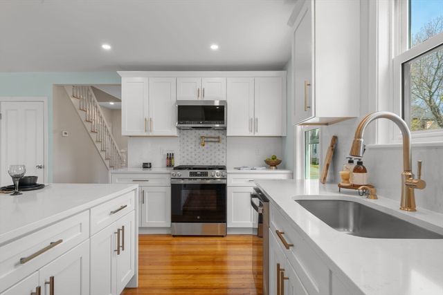 11 Quincy Ave, Norwood, MA 02062