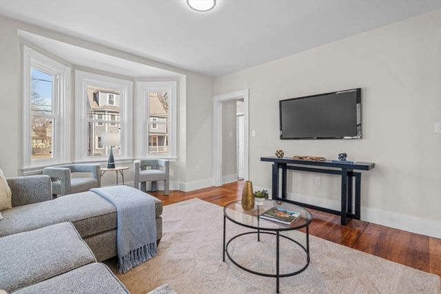 11 Quincy Ave, Norwood, MA 02062