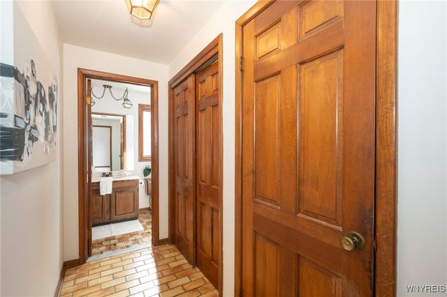 10545 County Road, Clarence, NY 14031