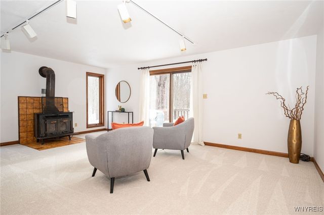 10545 County Road, Clarence, NY 14031