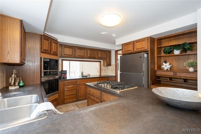 10545 County Road, Clarence, NY 14031