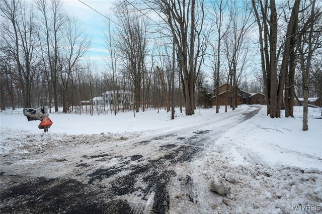 10545 County Road, Clarence, NY 14031