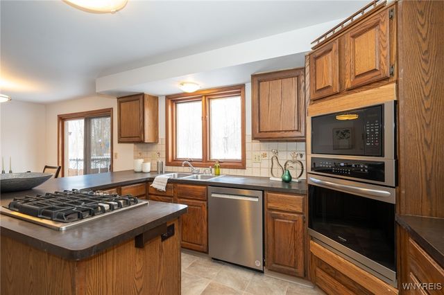 10545 County Road, Clarence, NY 14031