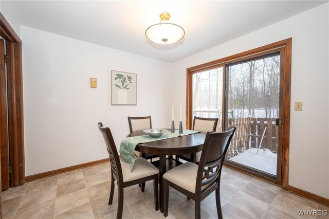 10545 County Road, Clarence, NY 14031