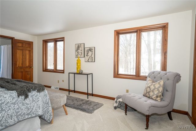 10545 County Road, Clarence, NY 14031