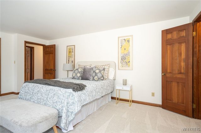 10545 County Road, Clarence, NY 14031