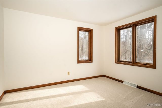 10545 County Road, Clarence, NY 14031