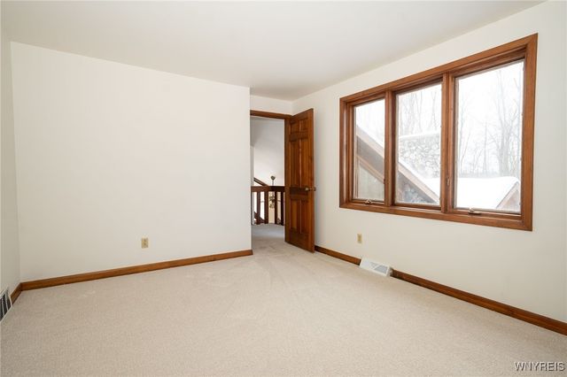 10545 County Road, Clarence, NY 14031