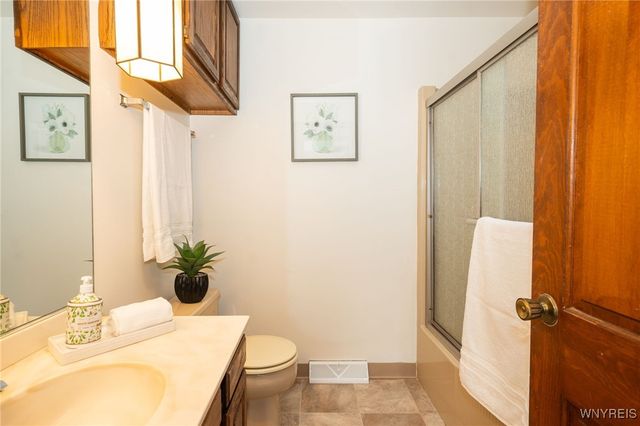 10545 County Road, Clarence, NY 14031