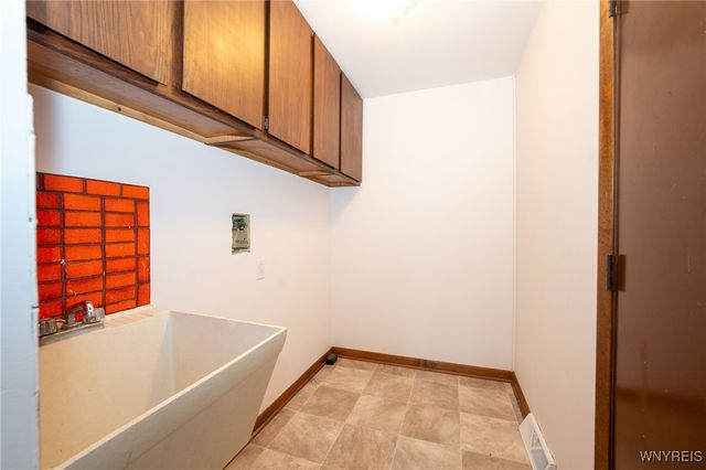 10545 County Road, Clarence, NY 14031