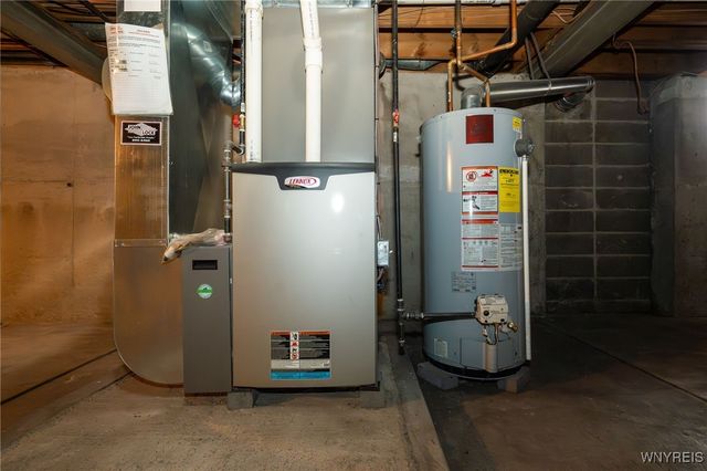 10545 County Road, Clarence, NY 14031