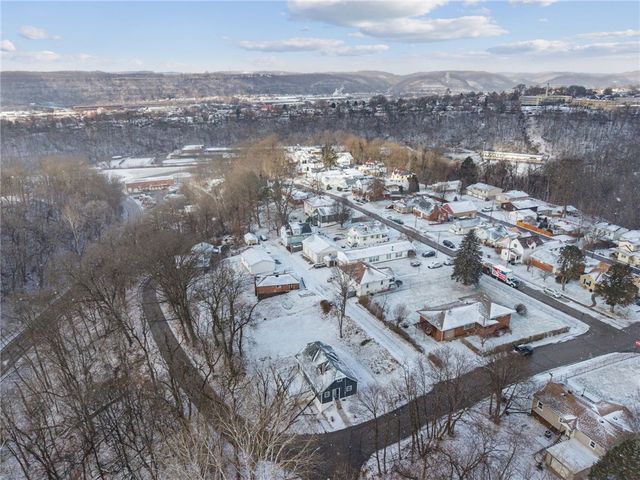 1095 Francis Blvd, New Kensington, PA 15068